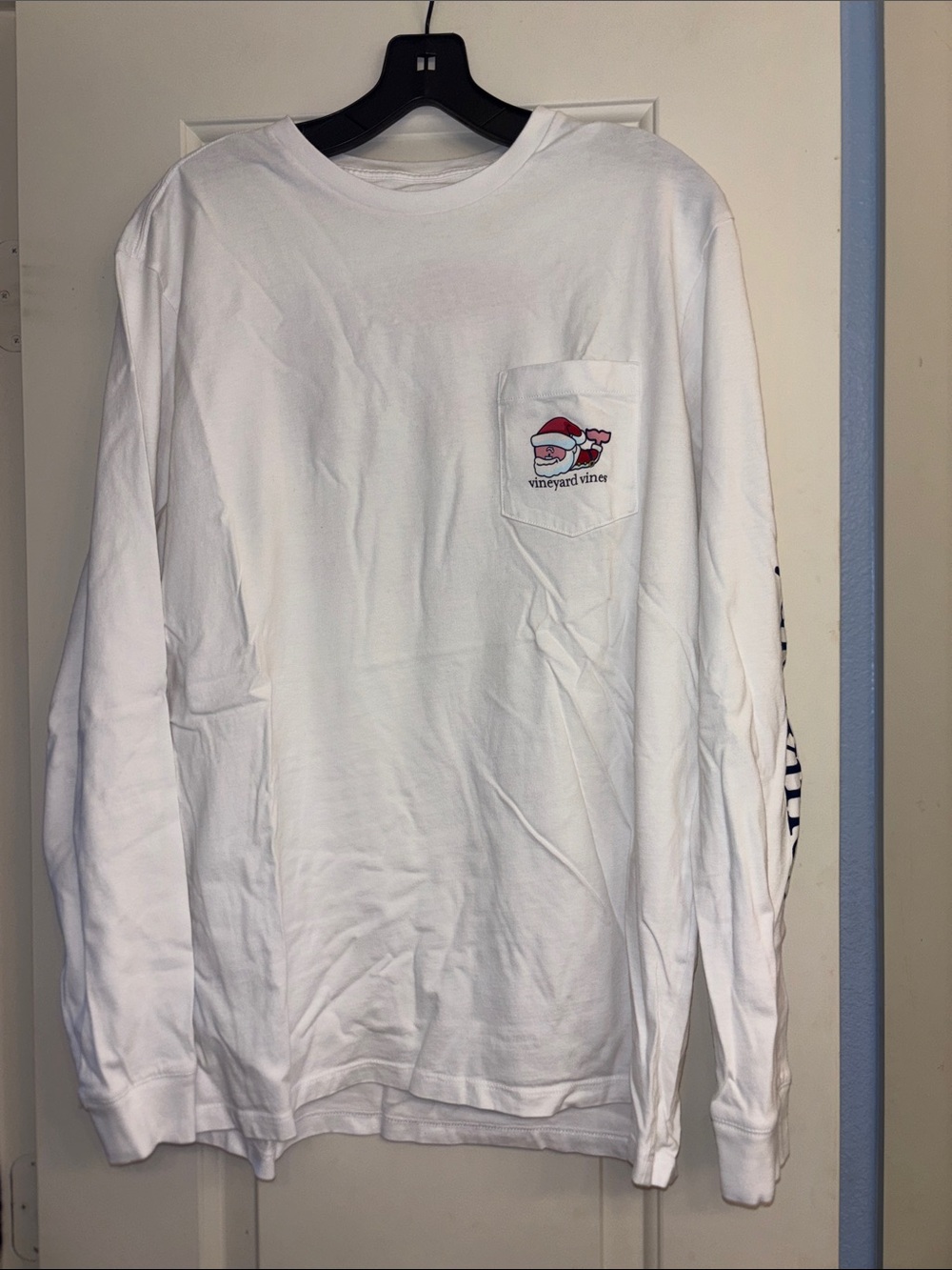 Vineyard Vines Christmas White Long Sleeve Pocket Tee with Red Pocket Graphic M